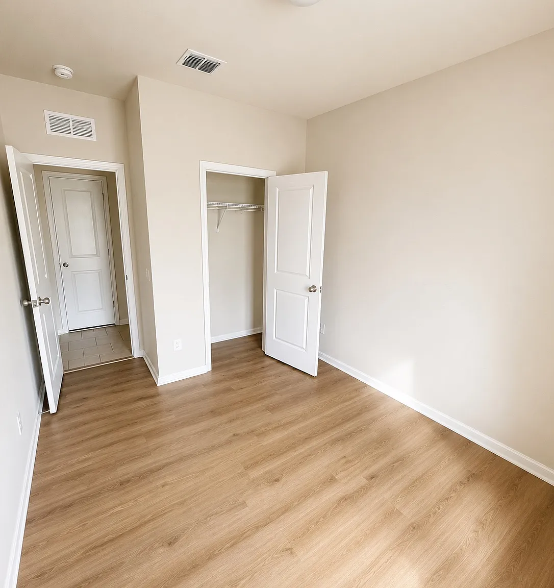 4 bed, 2307 sqft, $2,400 — Photo 4
