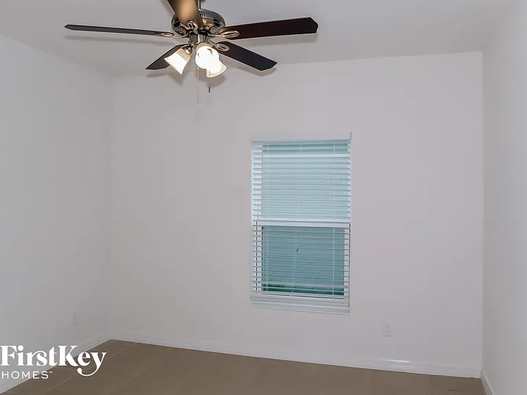 4999 Royal Point Ave — Photo 12