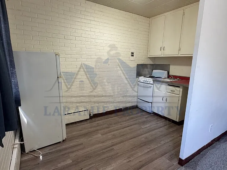 305 S 10th St #18 — Photo 5