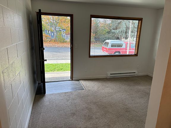 5th image of 2628 N Hemlock St #6