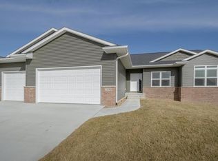 3290 Stanley Cup Dr, Marion, IA 52302
