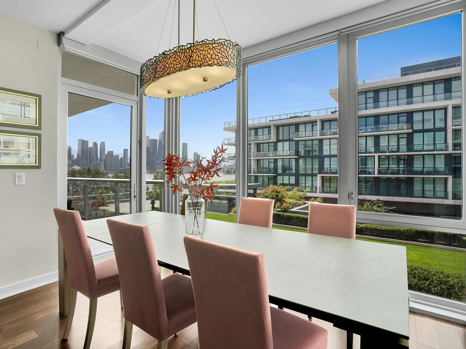 Avenue Collection — Photo 2