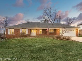 22595 Vacri Ln, Farmington Hills, MI 48335