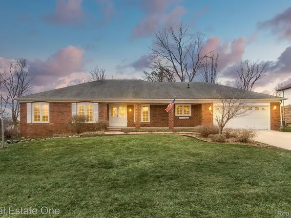 22595 Vacri Ln, Farmington Hills, MI 48335