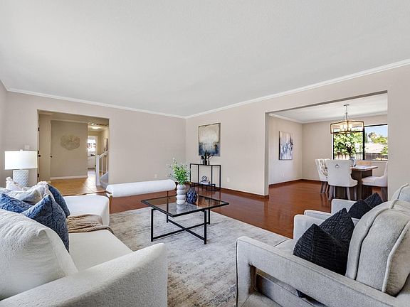 5th image of 674 Canterbury Pl