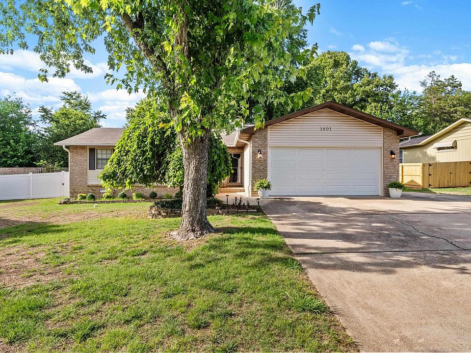 1st image of 1401 S Kingswood Way
