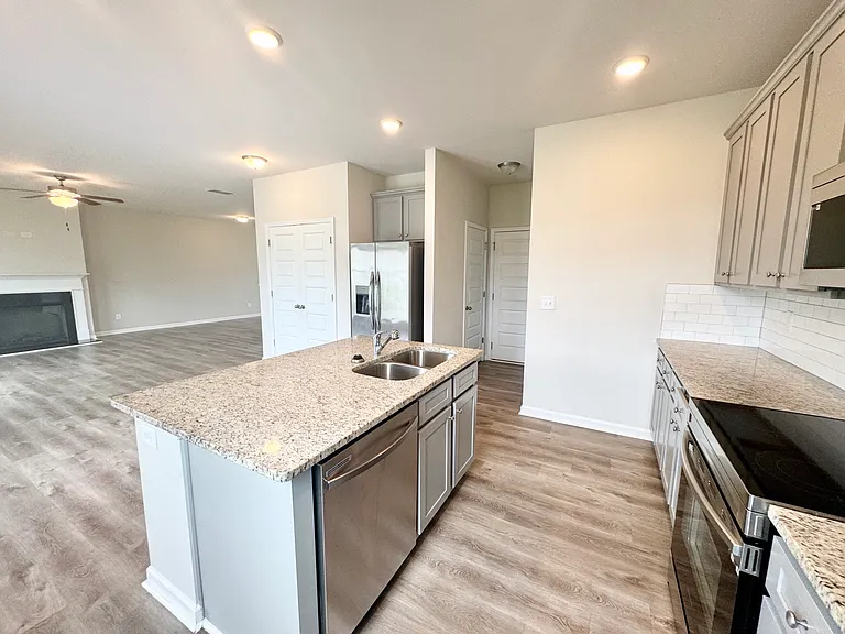 109 Denmon Ct — Photo 9