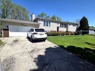 23W464 Olive Ct, Carol Stream, IL 60188