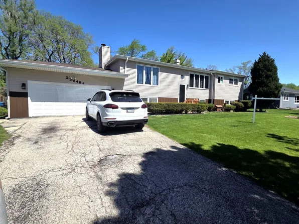 23W464 Olive Ct, Carol Stream, IL 60188