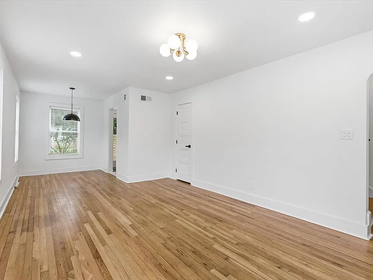 421 E Jennings St — Photo 10