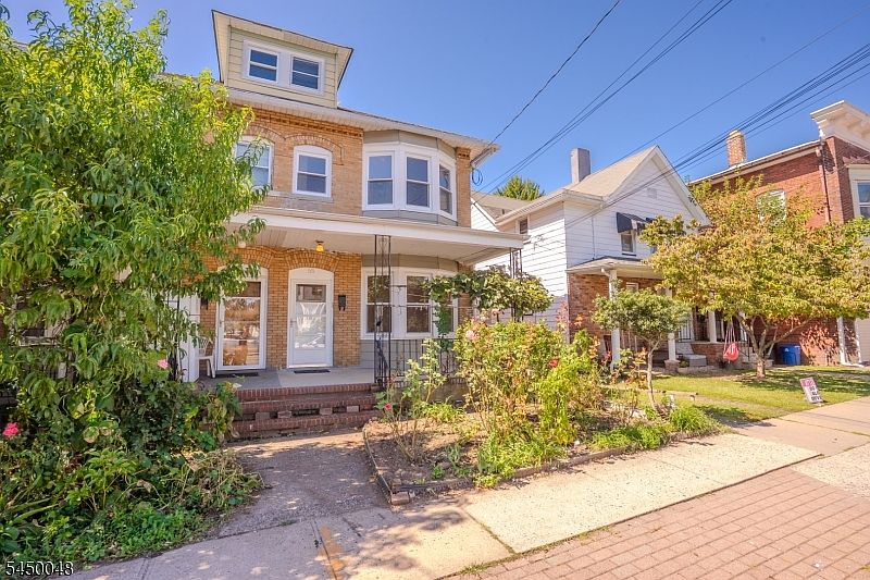 1st image of 55 Thompson St