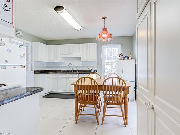 5th image of 52 Pine Ridge Rd