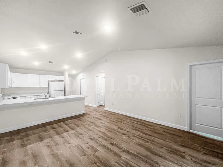 745 Harry Ave S — Photo 9