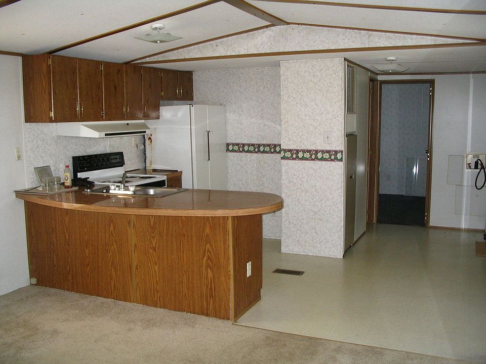 2nd image of 208 Royal St
