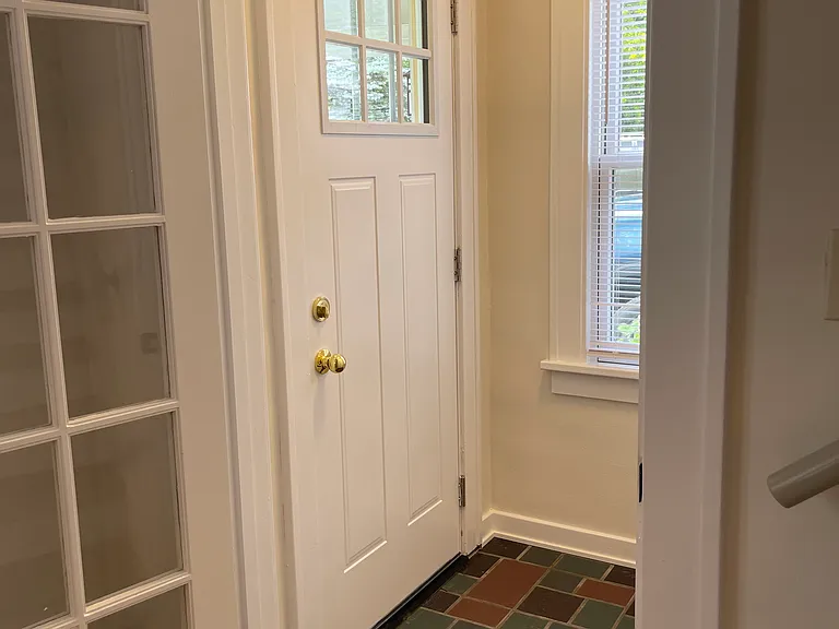 884 Orlando Ave SE — Photo 3