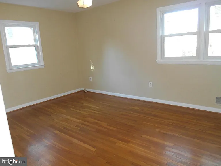 5809 Greenlawn Dr — Photo 4