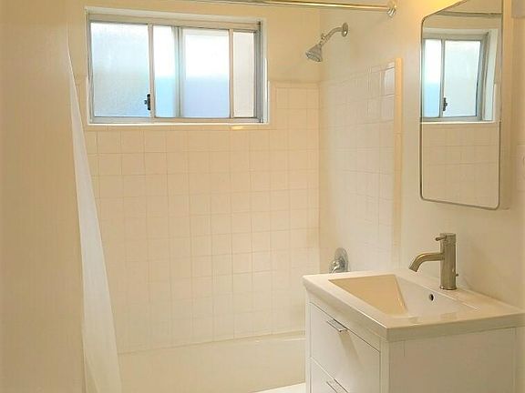 5th image of 1241 Amherst Ave APT 2