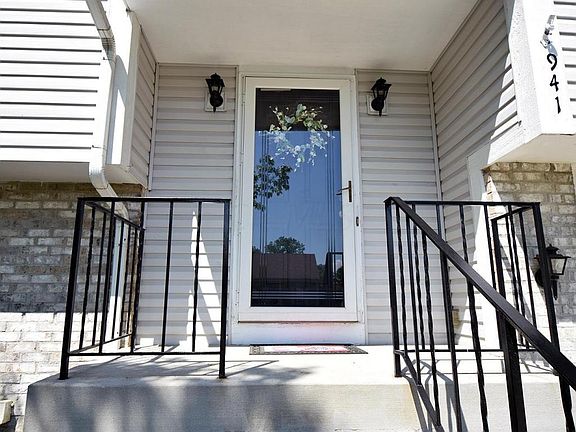 3rd image of 941 Peppercorn Pl