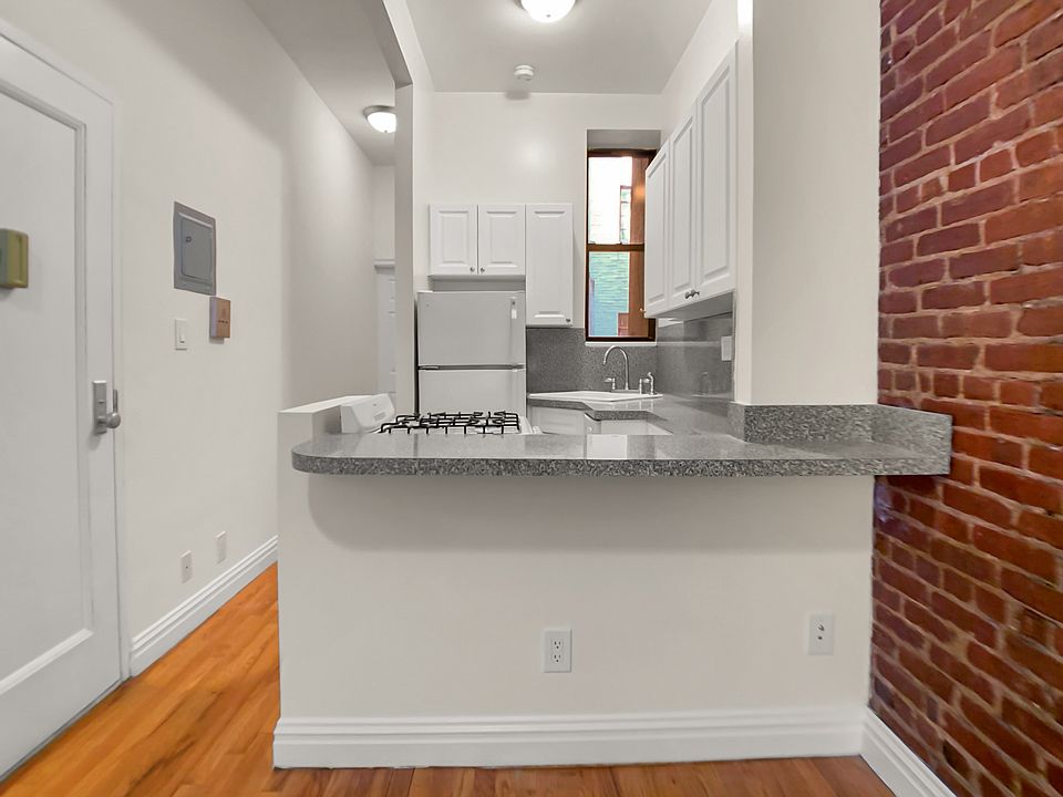 2nd image of 147 E 90th St APT 1A