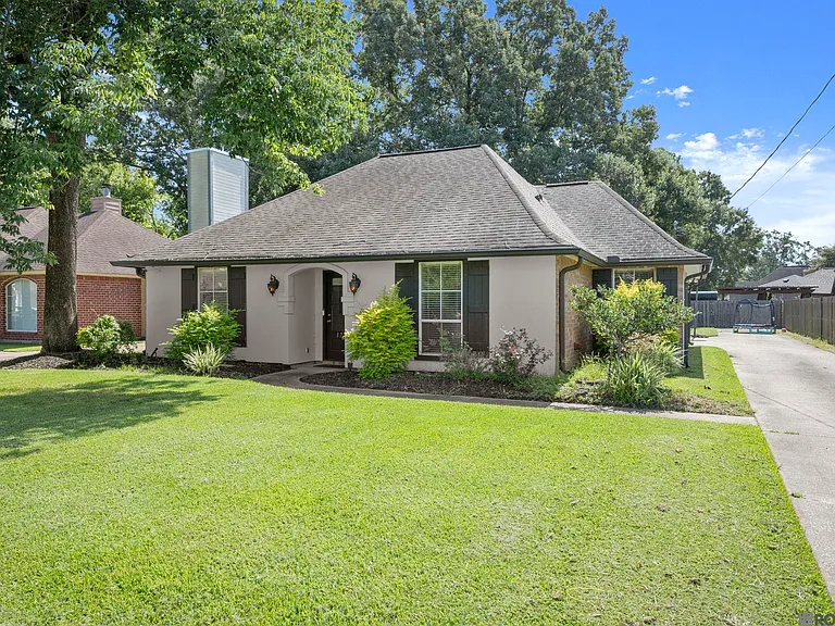 17190 N Lake Dr — Photo 2