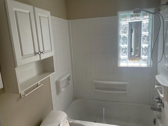 2nd image of 360 Anawanda Ave