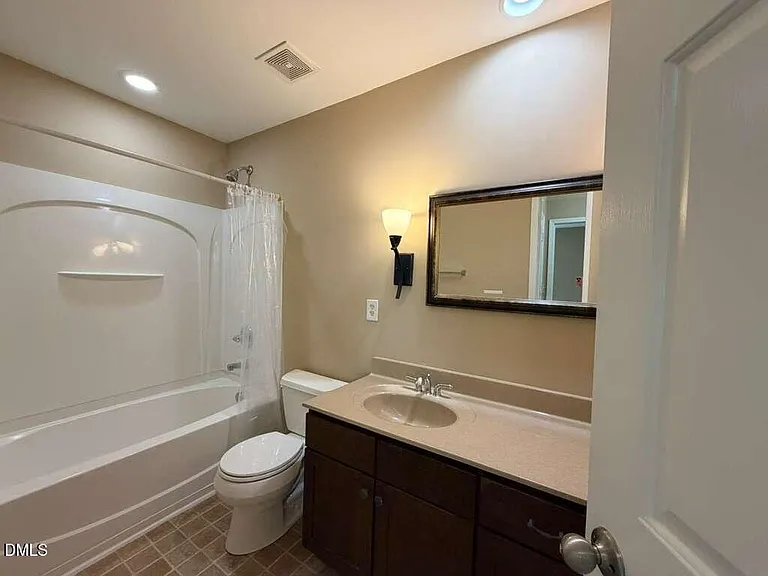 1061 Remington Oaks Cir — Photo 23