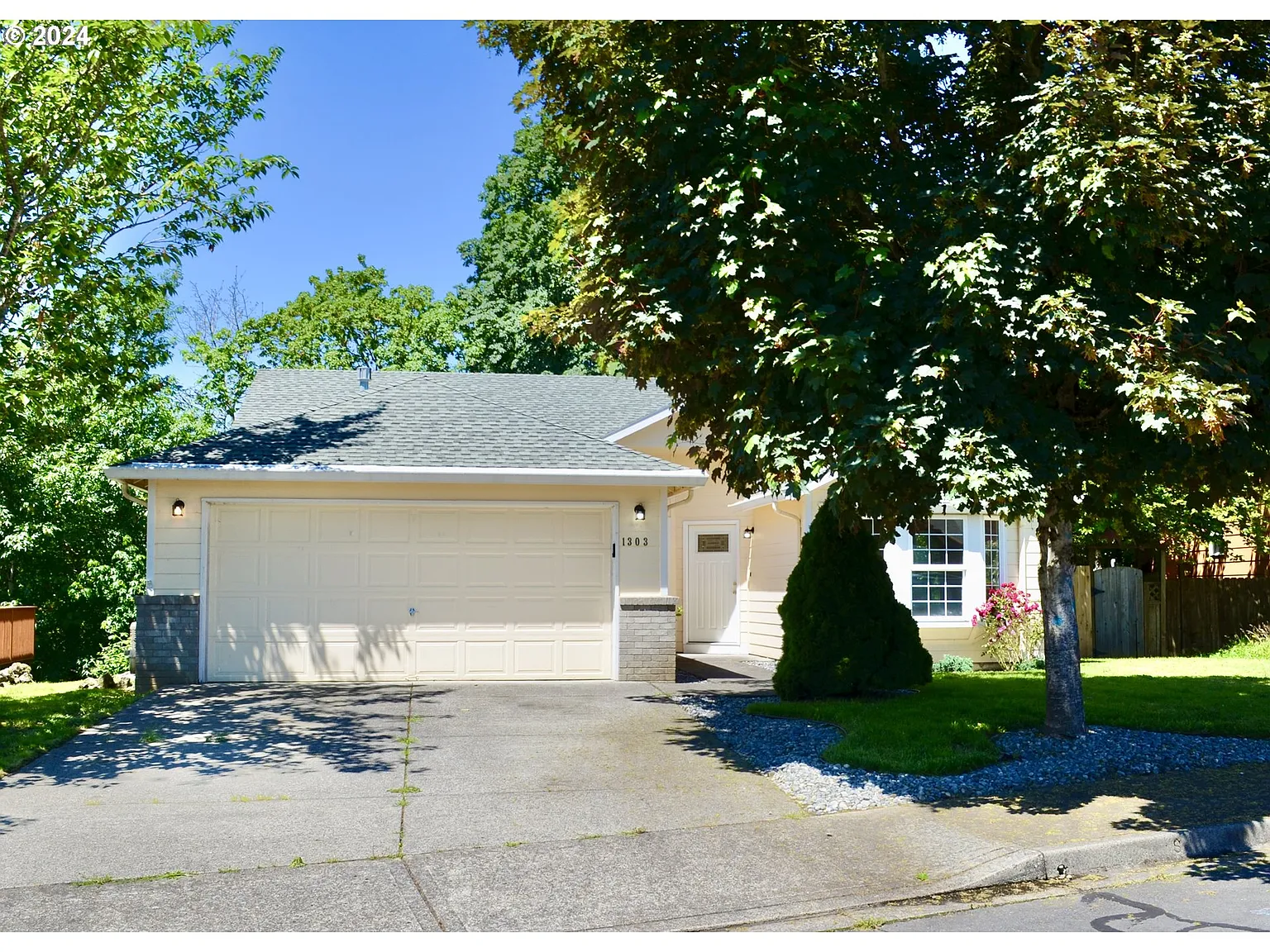 1303 Fairway Dr photo 1