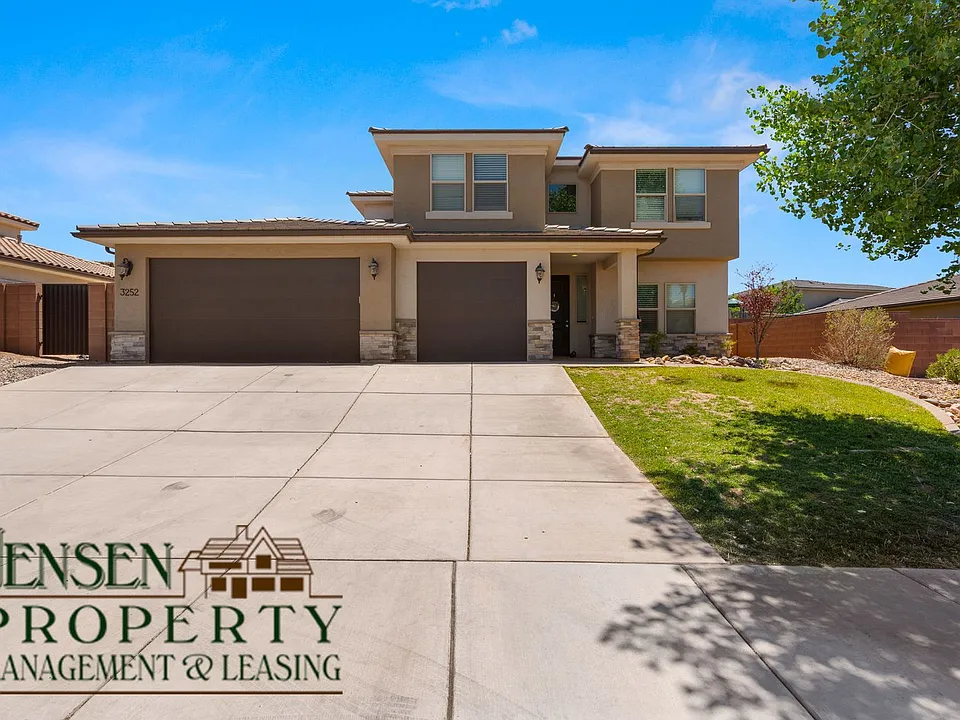 3252 E Tanoak Dr