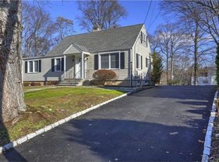 151 Valleyview Rd, Fairfield, CT 06824