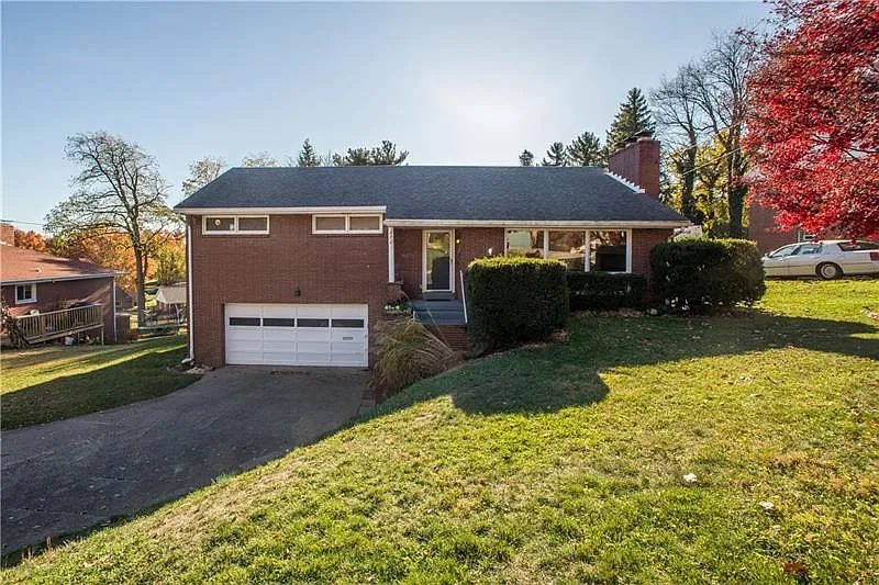 272 Hawthorne Rd photo 1