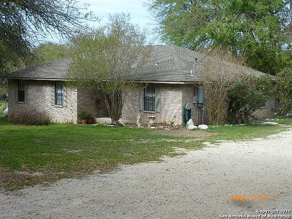 2nd image of 213 Whispering Oaks Dr