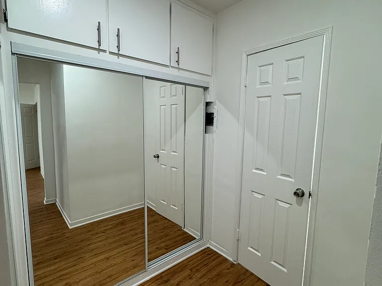 1401 Havenhurst Dr #6 — Photo 18