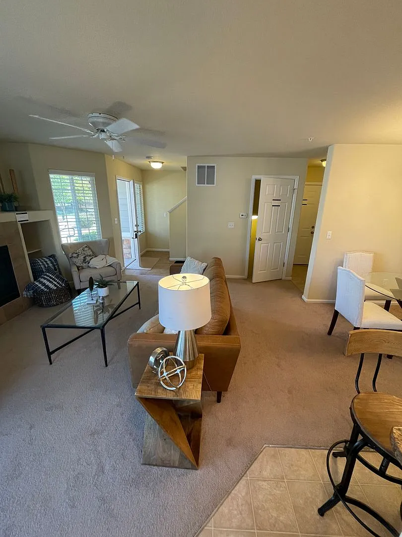 2 Bedroom Townhouse Near McKay Lake Available Now!! — Photo 4