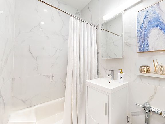 5th image of 102 W 80th St APT 43