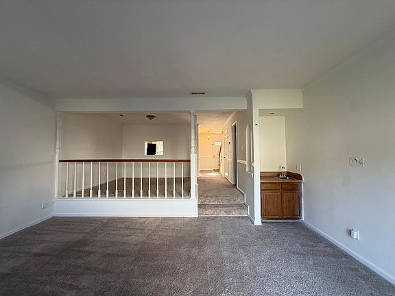 4th image of 216 Weller Blvd