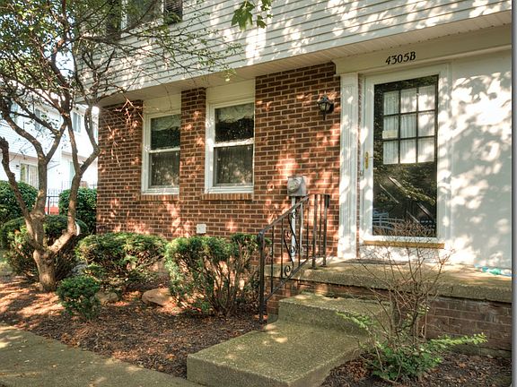 3rd image of 4305 Cox Dr