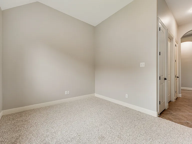 2112 Benjamin Creek Dr — Photo 32