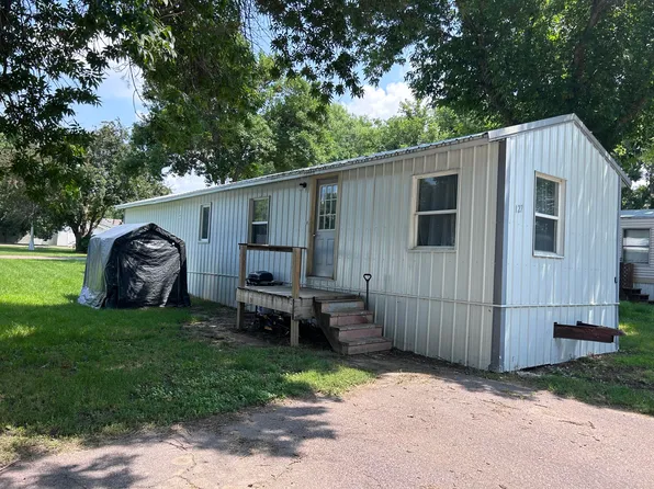1401 S Main St Trailer 127, Mitchell, SD 57301