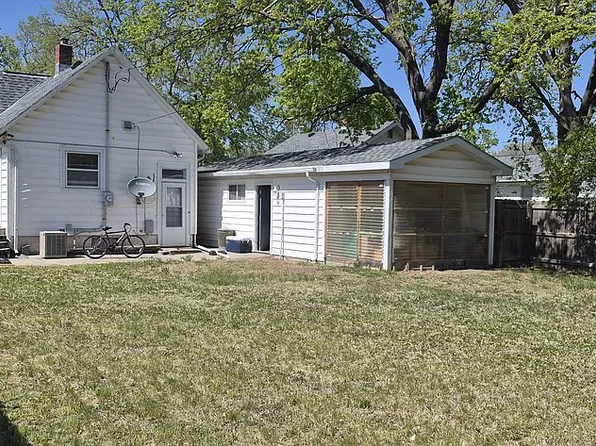 1017 W 12th St, Grand Island, NE 68801