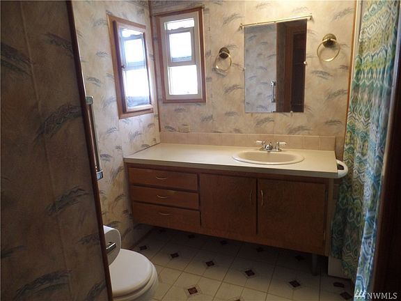 5th image of 3215 S 183rd St