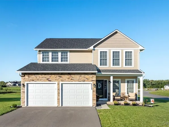 8052 Forest Ridge Ln, Baldwinsville, NY 13027