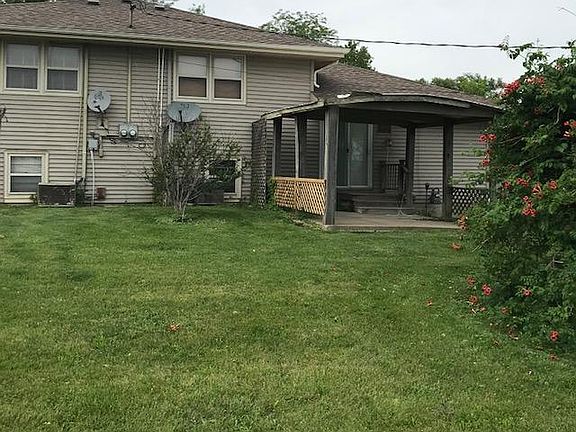 2nd image of 904 Shannon Ln