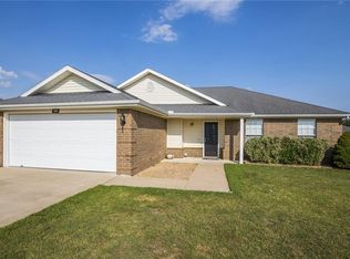 550 Sun Meadow Dr, Centerton, AR 72719