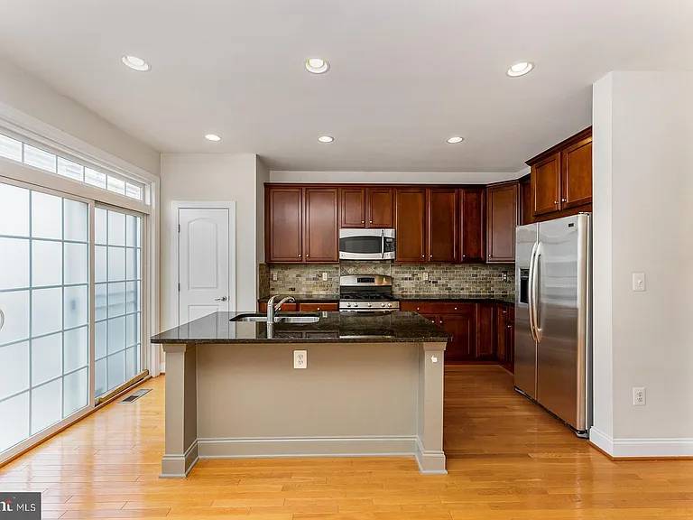 8032 Reserve Way — Photo 9