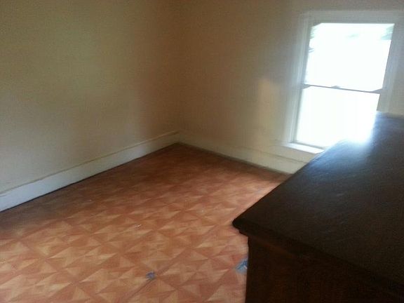 5th image of 302 Ravenna Ave