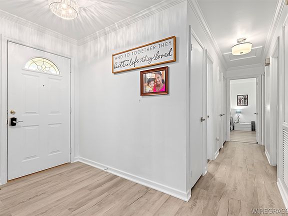 2nd image of 101 Laurel Cir