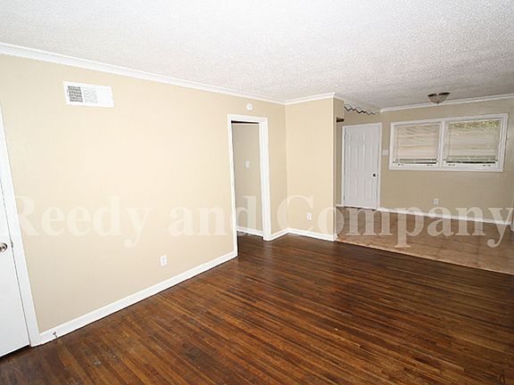 2nd image of 3830 Denver St