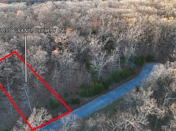 855 Grand Cypress Ct, Sunrise Beach, MO 65079