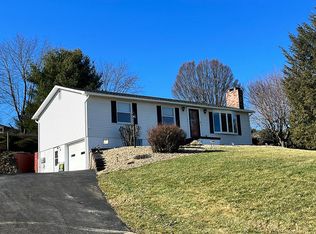 931 Stonebraker Rd, Indiana, PA 15701