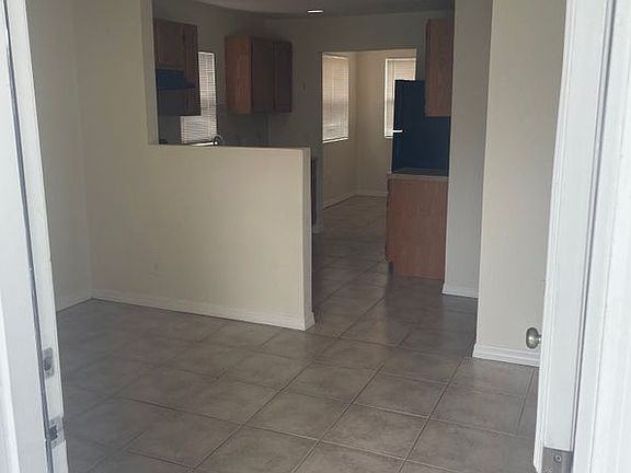 3rd image of 6712 S Himes Ave
